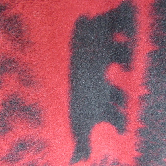 Woolrich Blanket Throw Red Black Bear Lodge Fleece Faux Fur 68 x 52 Reversible - Picture 3 of 12